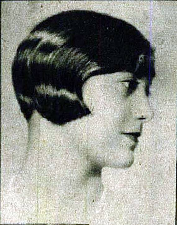 Herz Lili Színházi Élet 1932. 19 (002).jpg